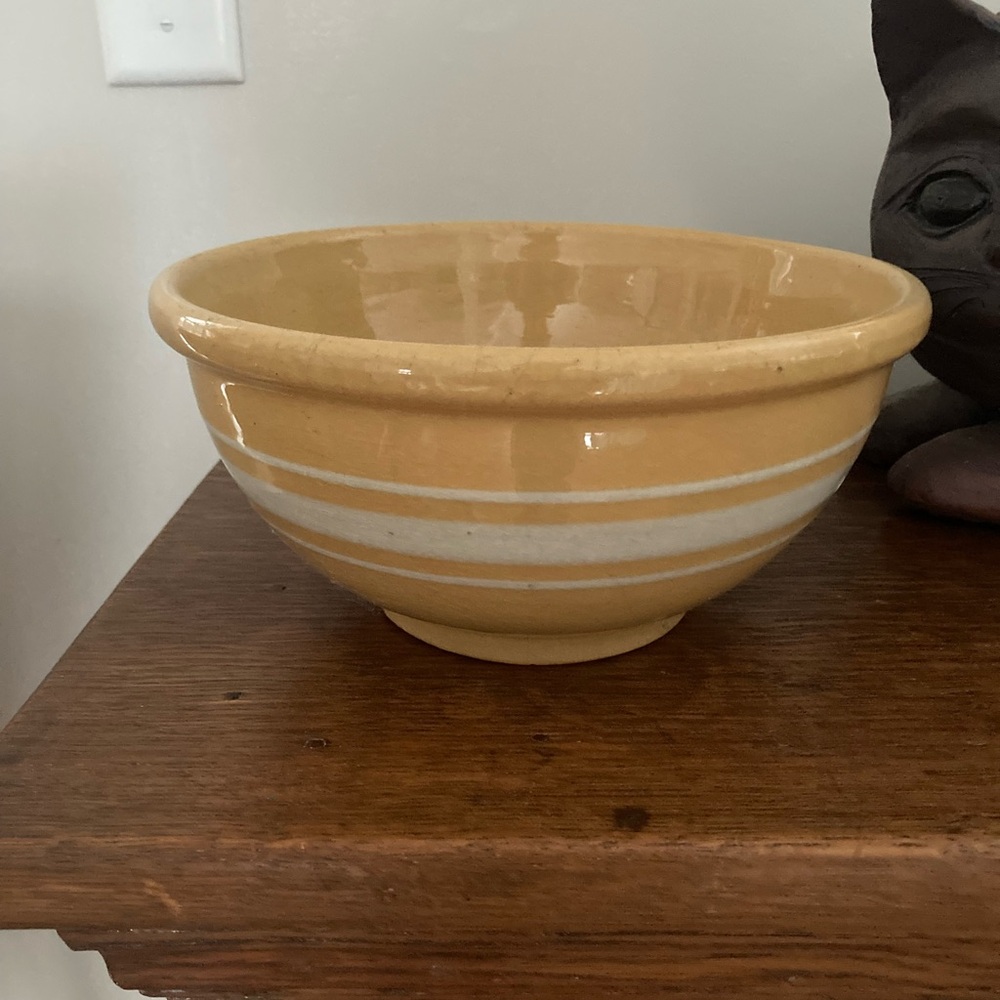 Vintage | Classic Yelloware Ceramic Bowl
